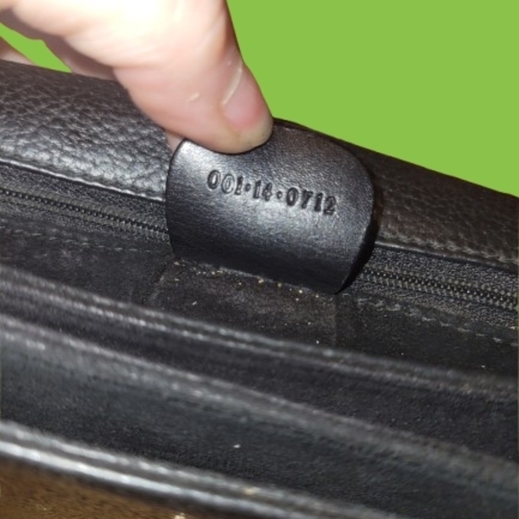 Gucci Classic Black Leather Shoulder Bag - Picture 7 of 10